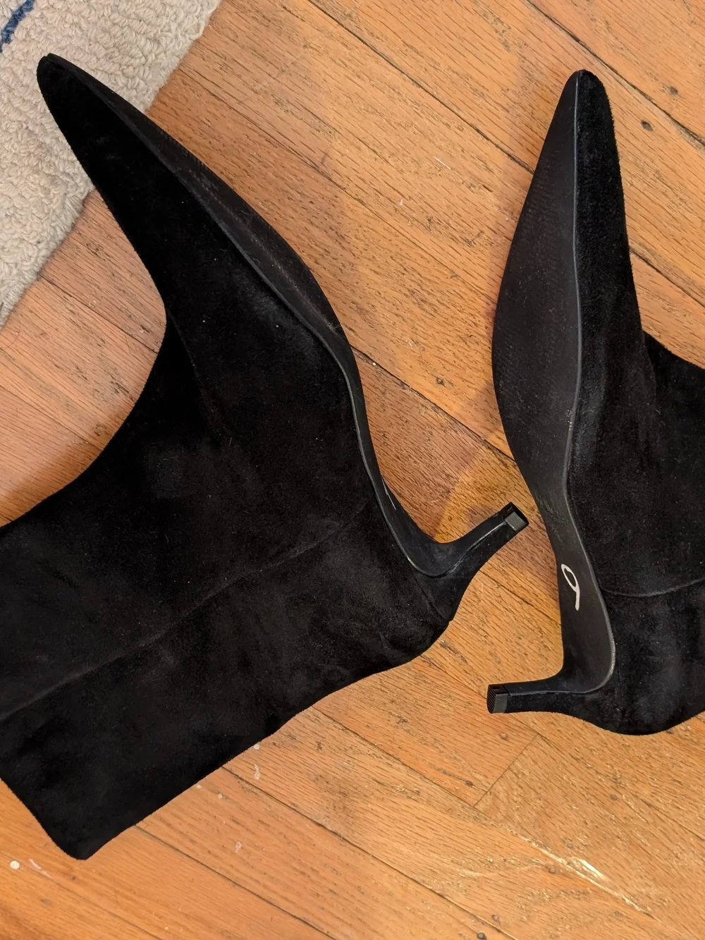 Seychelles sleek ankle